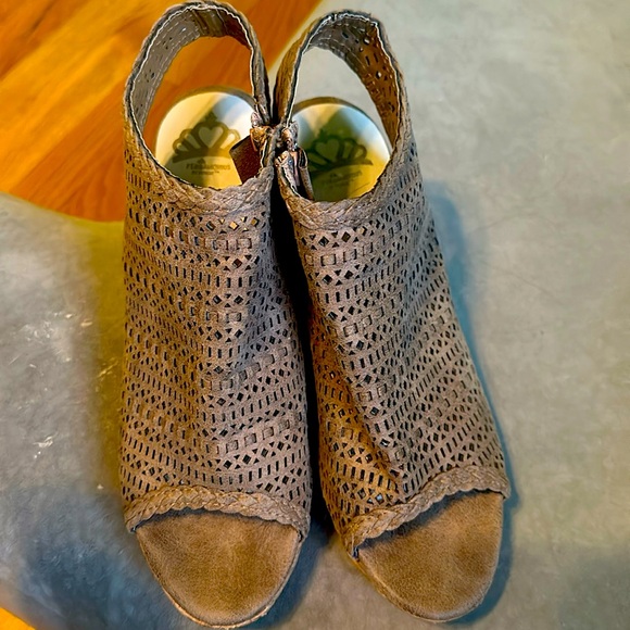 Fergalicious Shoes - Fergalicious Sling back wedge- Great condition